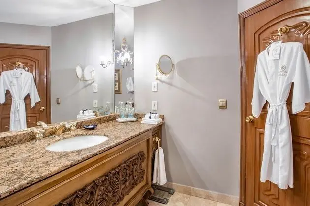 Master Suite King