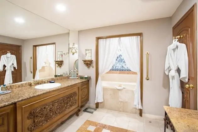 Master Suite King