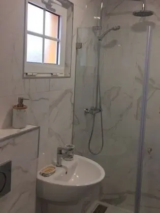 Comfort Apart Daire, 2 Yatak Odası, Küçük Mutfak, Bahçe Manzaralı