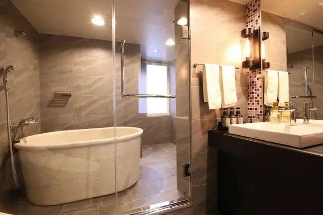 Grand Tek Büyük Yataklı Oda, Sigara İçilmez (Renovated/Modular Bath,WC Partition)