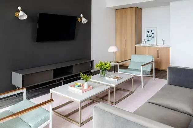 Süit, Birden Çok Yatak, Engellilere Uygun (ADA Destination Suite, Roll-in Shower)