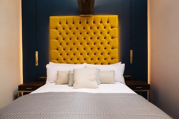 Luxury Oda
