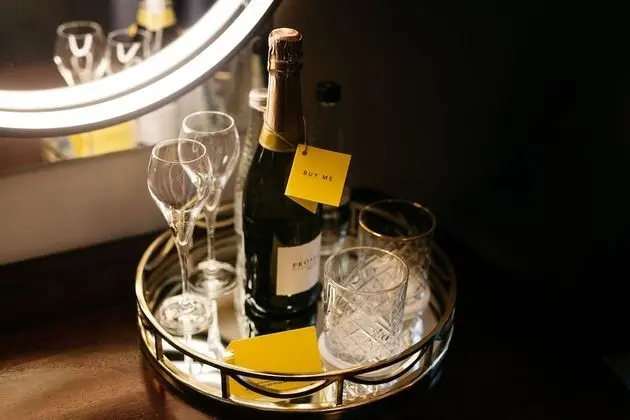 Luxury Oda