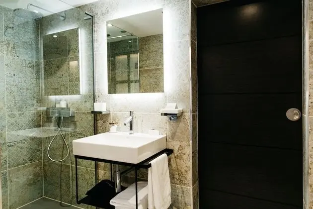 Luxury Oda