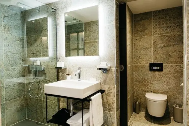 Luxury Oda