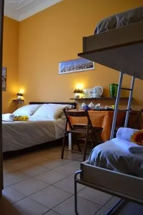 Economy Dört Kişilik Oda (External Private Bathroom)