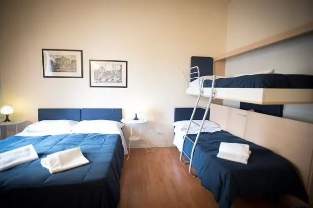 Economy Dört Kişilik Oda (External Private Bathroom)