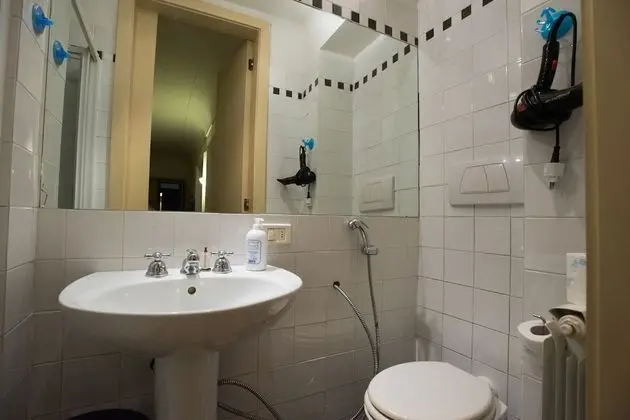 Economy Dört Kişilik Oda (External Private Bathroom)