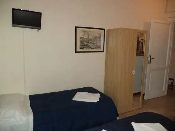 Üç Kişilik Oda (External Private Bathroom)