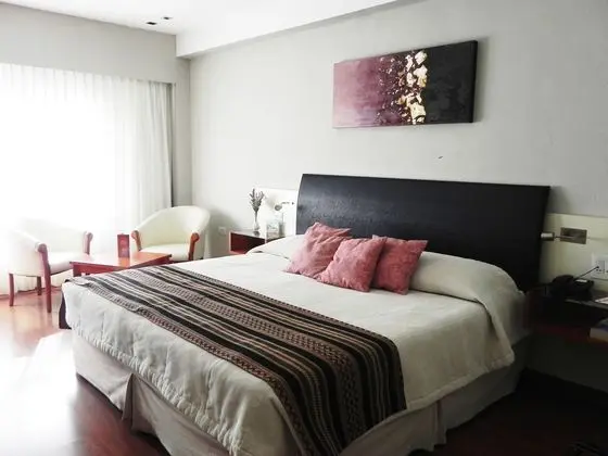Suit Executive King Bed