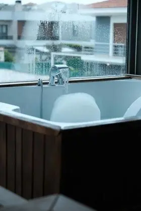 Deluxe Jakuzili Suite, Balkonlu
