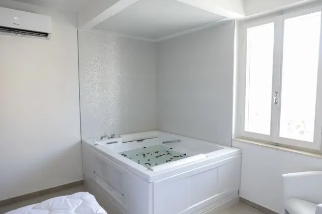 Luxury Tek Büyük Yataklı Oda