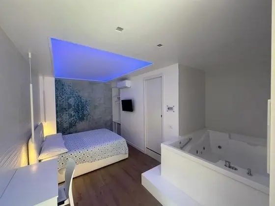 Luxury Tek Büyük Yataklı Oda