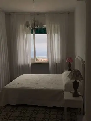 (D) Camera con letto matrimoniale o 2 letti singoli