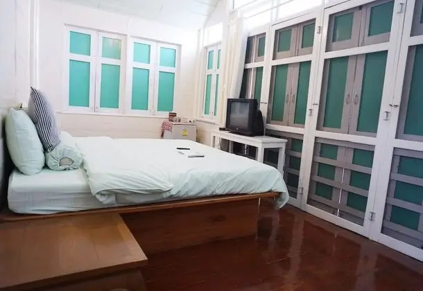 Standard Room (Upstairs)