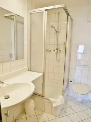 Tek Büyük Yataklı Oda, Balkon