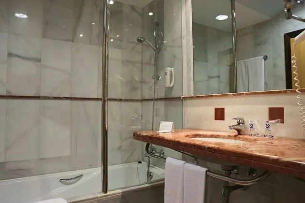 Basic Tek Büyük Yataklı Oda