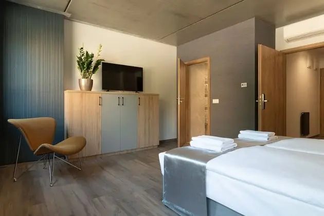 Basic Tek Büyük Yataklı Oda