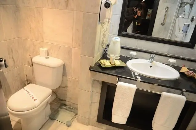Tek Büyük veya İki Ayrı Yataklı Oda, Şehir Manzaralı