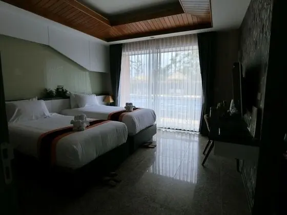 Superior Twin Room with Pool Access