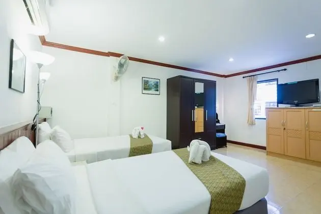 Deluxe Twin Room with Balcony