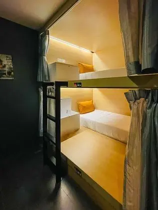İki Ayrı Yataklı Oda, Ortak Banyo