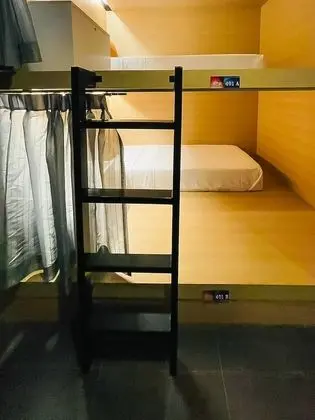 İki Ayrı Yataklı Oda, Ortak Banyo