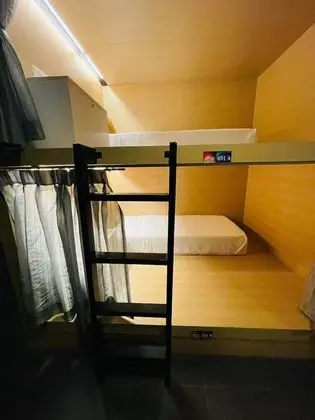 İki Ayrı Yataklı Oda, Ortak Banyo