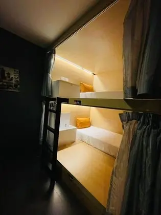 İki Ayrı Yataklı Oda, Ortak Banyo