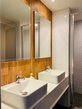Tek Büyük Yataklı Oda, Ortak Banyo