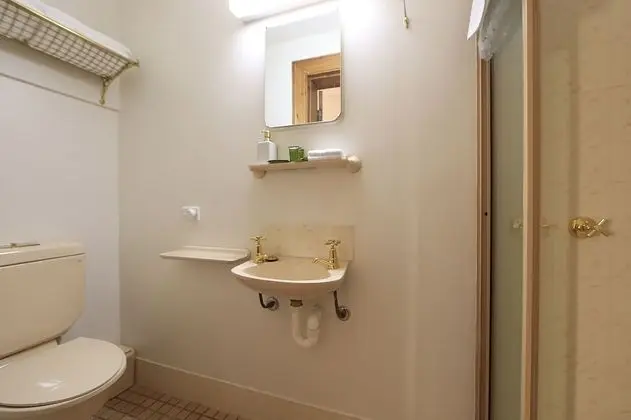 Standard Oda, Sigara İçilmez (Downstairs Standard)