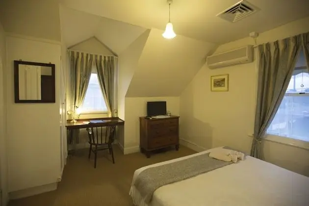 Traditional Süit, Sigara İçilmez (Upstairs Queen Suite)