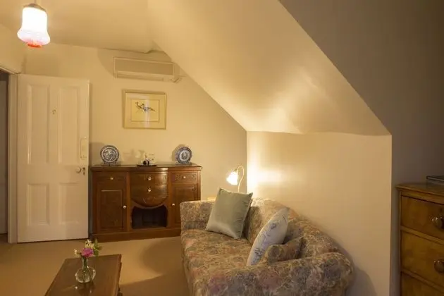 Traditional Süit, Sigara İçilmez (Upstairs Queen Suite)