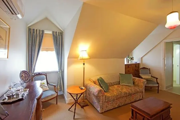 Traditional Süit, Sigara İçilmez (Upstairs Queen Suite)