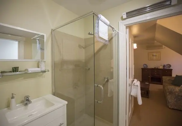 Traditional Süit, Sigara İçilmez (Upstairs Queen Suite)