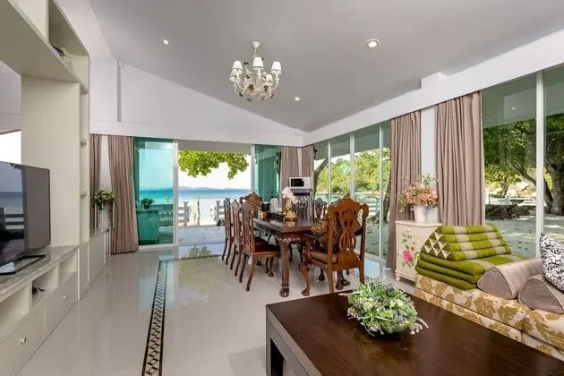 Beach Front Suite