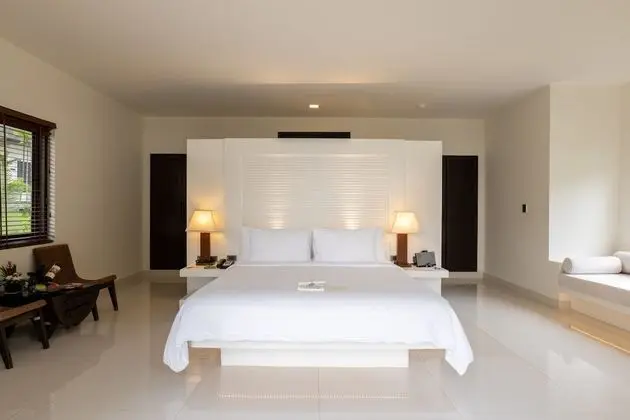 Grand Deluxe Pool Villa with Partial Seaview