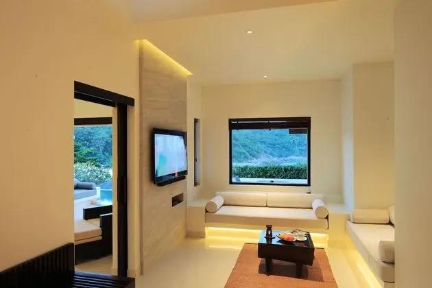 Grand Pool Suite Seaview