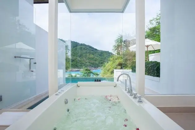 Grand Pool Suite Seaview