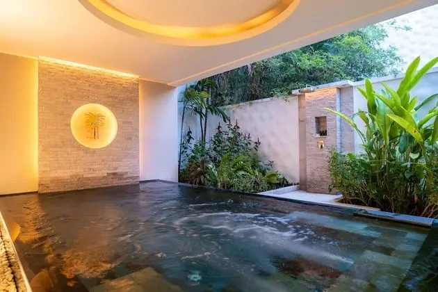 Spa Pool Suite