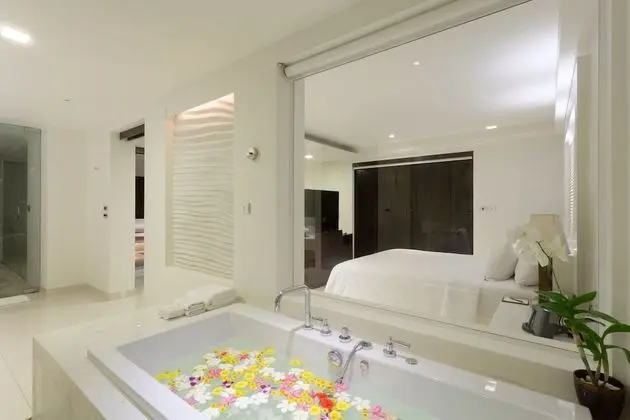 Spa Pool Suite