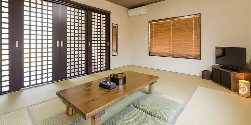 Traditional Oda, Ortak Banyo (Main Building, Japanese Style)
