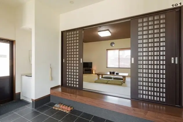 Traditional Oda, Ortak Banyo (Main Building, Japanese Style)