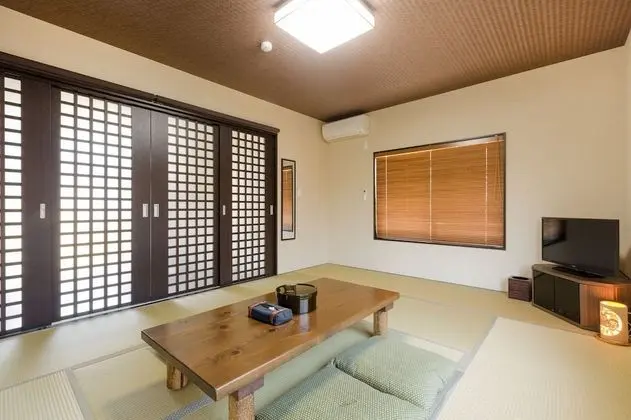 Traditional Oda, Ortak Banyo (Main Building, Japanese Style)