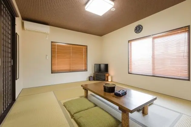 Traditional Oda, Ortak Banyo (Main Building, Japanese Style)