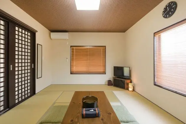 Traditional Oda, Ortak Banyo (Main Building, Japanese Style)