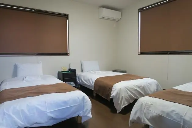 Üç Kişilik Oda, Ortak Banyo (Main Building)