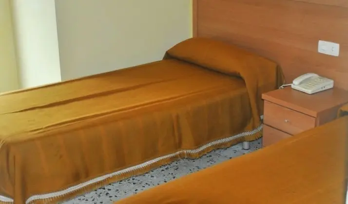 Basic Tek Büyük Yataklı Oda