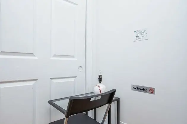 Basic Oda, 1 Büyük (Queen) Boy Yatak, Sigara İçilmez, Ortak Banyo