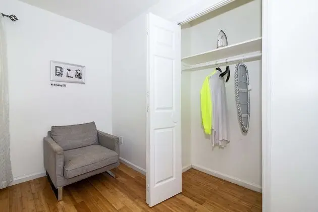 City Oda, 1 Büyük (Queen) Boy Yatak, Sigara İçilmez, Ortak Banyo